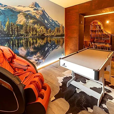 Luxurious With Heated Pool Hotel Gesves