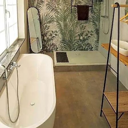 Hotel Luxurious With Heated Pool Gesves