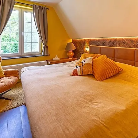 Luxurious With Heated Pool 4* Gesves