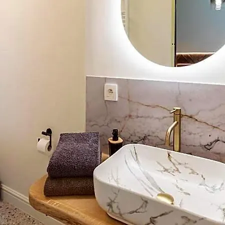 Hotel Luxurious With Heated Pool Gesves