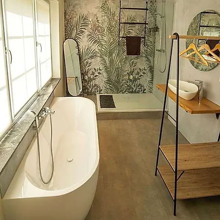 Hotel Luxurious With Heated Pool 4*