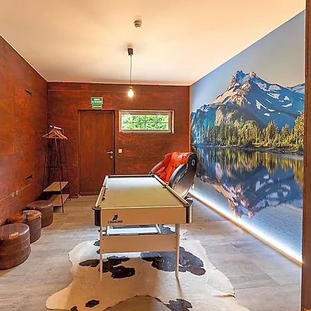Hotel Luxurious With Heated Pool 4*
